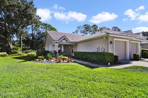 51 Golf Villa Dr, Port Orange, FL 32128
