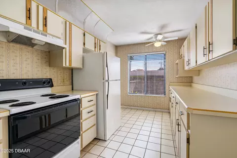 Kitchen - 140 Limewood Pl, Ormond Beach, FL 32174 photo 1 of 4