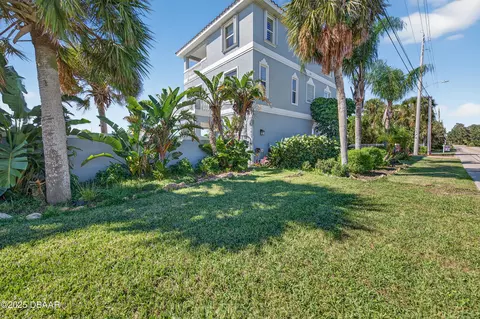 Exterior - 2302 John Anderson Dr, Ormond Beach, FL 32176 photo 3 of 9