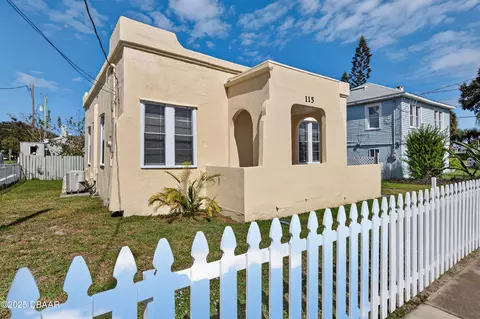 115 Flower Dr, Daytona Beach, FL 32118