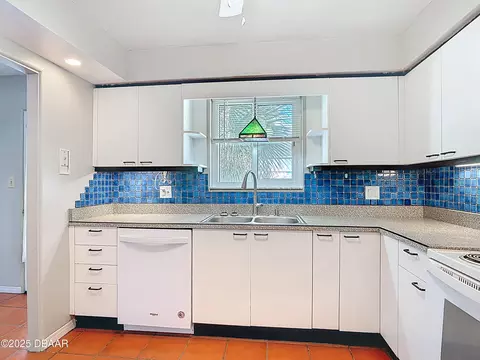 Kitchen - 11 Ponce De Leon Dr, Ormond Beach, FL 32176 photo 3 of 7