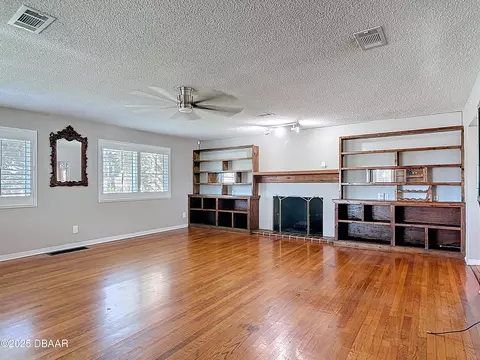 Living - 11 Ponce De Leon Dr, Ormond Beach, FL 32176 photo 2 of 7