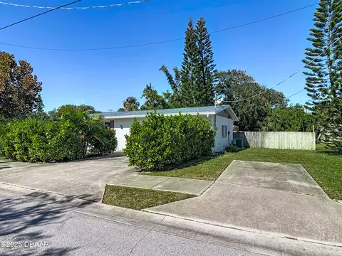 Exterior - 11 Ponce De Leon Dr, Ormond Beach, FL 32176 photo 4 of 7