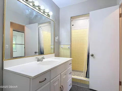 Bath - 11 Ponce De Leon Dr, Ormond Beach, FL 32176 photo 3 of 5