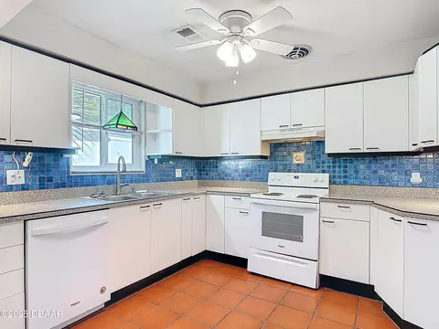 Kitchen - 11 Ponce De Leon Dr, Ormond Beach, FL 32176 photo 1 of 7