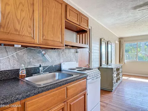 Kitchen - 11 Ponce De Leon Dr, Ormond Beach, FL 32176 photo 7 of 7