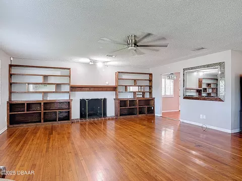 Living - 11 Ponce De Leon Dr, Ormond Beach, FL 32176 photo 3 of 7