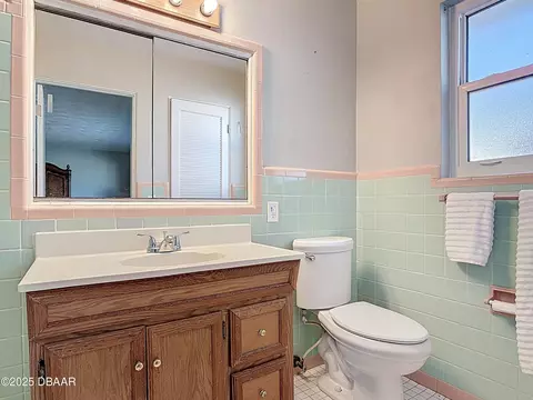 Bath - 11 Ponce De Leon Dr, Ormond Beach, FL 32176 photo 2 of 5