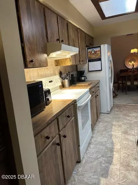 Kitchen - 9 Setting Sun Trl, Ormond Beach, FL 32174 photo 2 of 2
