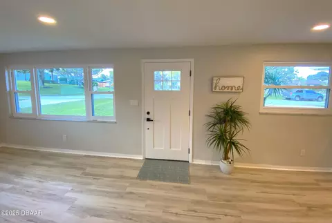 Living - 102 University Cir, Ormond Beach, FL 32176 photo 2 of 3