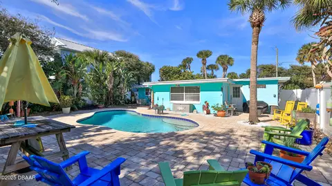 905 E 1st Ave, New Smyrna Beach, FL 32169