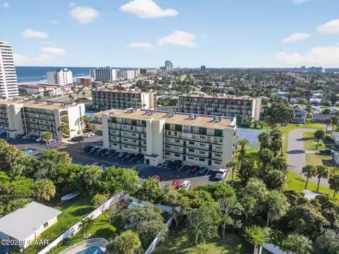 1437 N Atlantic Ave, Daytona Beach, FL 32118