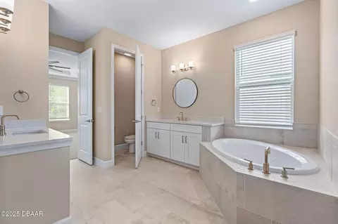 Bath - 1312 Arklow Cir, Ormond Beach, FL 32174 photo 2 of 10