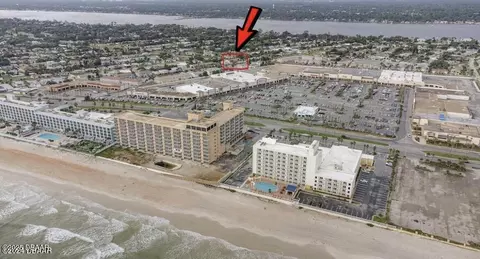 400 Auburn Dr, Daytona Beach, FL 32118