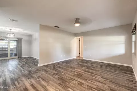 Living - 507 Laurel Dr, Ormond Beach, FL 32174 photo 3 of 6