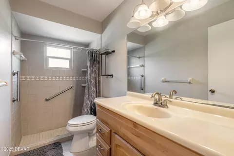 Bath - 507 Laurel Dr, Ormond Beach, FL 32174 photo 1 of 2
