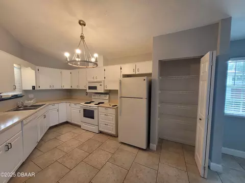 Kitchen - 471 Hammock Ln, Ormond Beach, FL 32174 photo 3 of 3