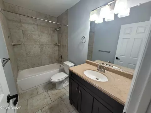 Bath - 471 Hammock Ln, Ormond Beach, FL 32174 photo 4 of 4