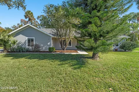 521 Pelican Bay Dr, Daytona Beach, FL 32119