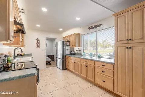 1804 Mango Tree Dr, Edgewater, FL 32132 photo 3