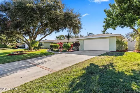 122 University Cir, Ormond Beach, FL 32176