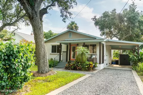 303 S Pine St, New Smyrna Beach, FL 32169
