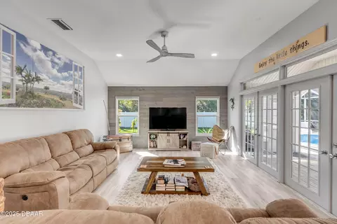 Living - 52 Cambridge Trce, Ormond Beach, FL 32174 photo 3 of 4