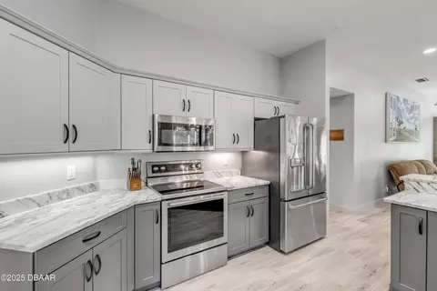Kitchen - 52 Cambridge Trce, Ormond Beach, FL 32174 photo 7 of 9
