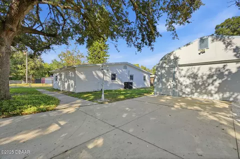 1215 Leon Ln, Daytona Beach, FL 32117