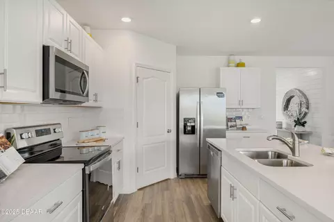 Kitchen - 103 Heirloom Dr, Ormond Beach, FL 32174 photo 4 of 5