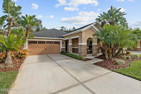 609 Champion Ridge Dr, Daytona Beach, FL 32124