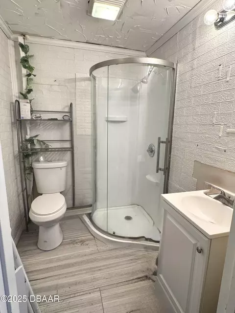 Bath - 409 Adele St, Edgewater, FL 32132 photo 2 of 2