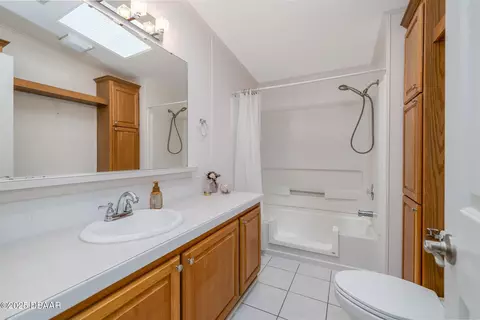 Bath - 611 Portside Ln, Edgewater, FL 32141 photo 3 of 3