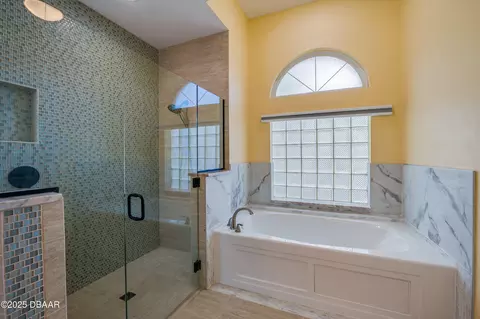 Bath - 15 Carrington Ln, Ormond Beach, FL 32174 photo 2 of 5