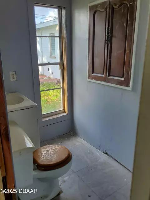 Bath - 164 Laurie Dr, Ormond Beach, FL 32176 photo 2 of 3