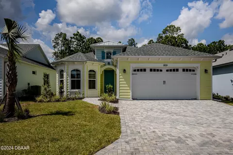 929 Bama Breeze Dr, Daytona Beach, FL 32124