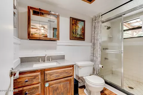 Bath - 3051 Ragis Rd, Edgewater, FL 32132 photo 2 of 6