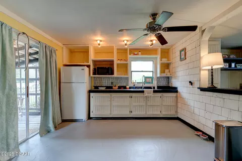 Kitchen - 3051 Ragis Rd, Edgewater, FL 32132 photo 4 of 6