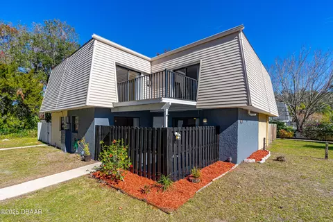 96 Springwood Sq, Port Orange, FL 32129