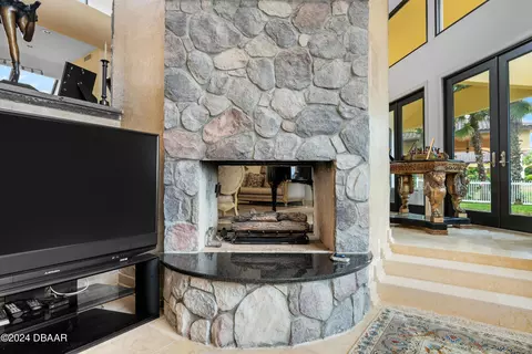 Living - 763 N Beach St, Ormond Beach, FL 32174 photo 5 of 8