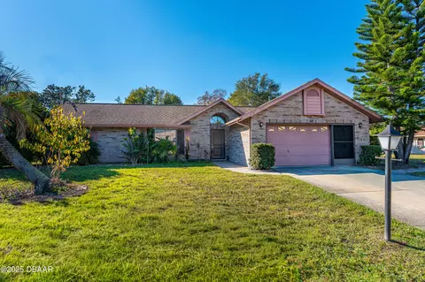 147 Village Ln, Daytona Beach, FL 32119