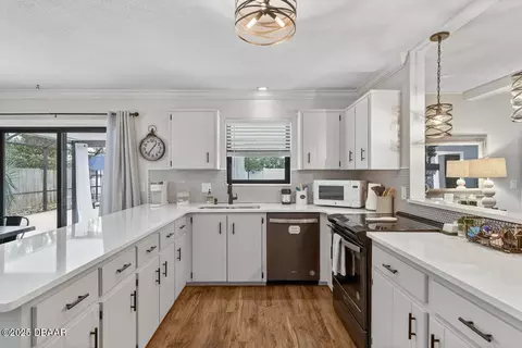 Kitchen - 389 Apache Trl, Ormond Beach, FL 32174 photo 1 of 3