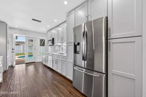 Kitchen - 814 E River Oak Dr, Ormond Beach, FL 32174 photo 4 of 4