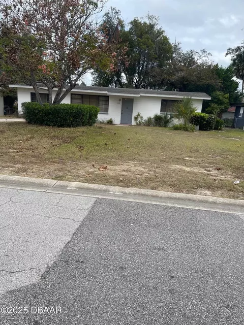 739 Derbyshire Rd, Daytona Beach, FL 32114