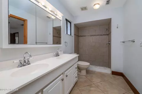 Bath - 909 Brookside Dr, Ormond Beach, FL 32174 photo 1 of 3