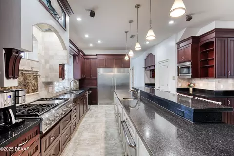 Kitchen - 20 Spanish Oak Ln, Ormond Beach, FL 32174 photo 3 of 6
