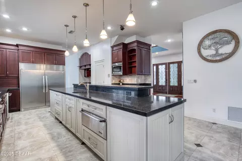 Kitchen - 20 Spanish Oak Ln, Ormond Beach, FL 32174 photo 1 of 6