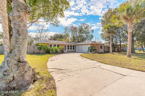 555 N Eagle Dr, Holly Hill, FL 32117