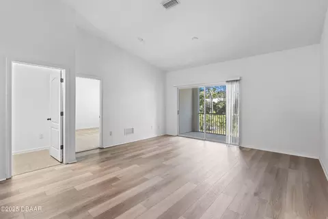 Living - 215 Bayberry Cir, Saint Augustine, FL 32086 photo 3 of 5