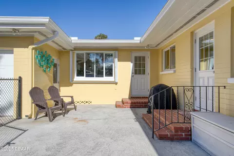 Exterior - 926 S Beach St, Ormond Beach, FL 32174 photo 8 of 14